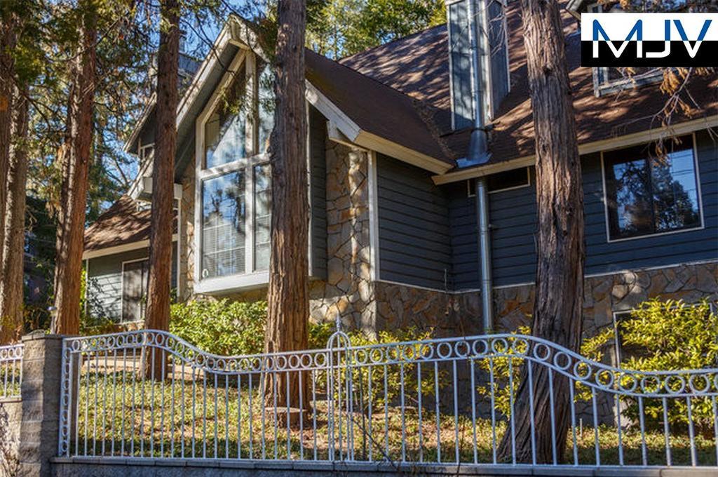 Chateau Bernina Lake Arrowhead Exterior photo