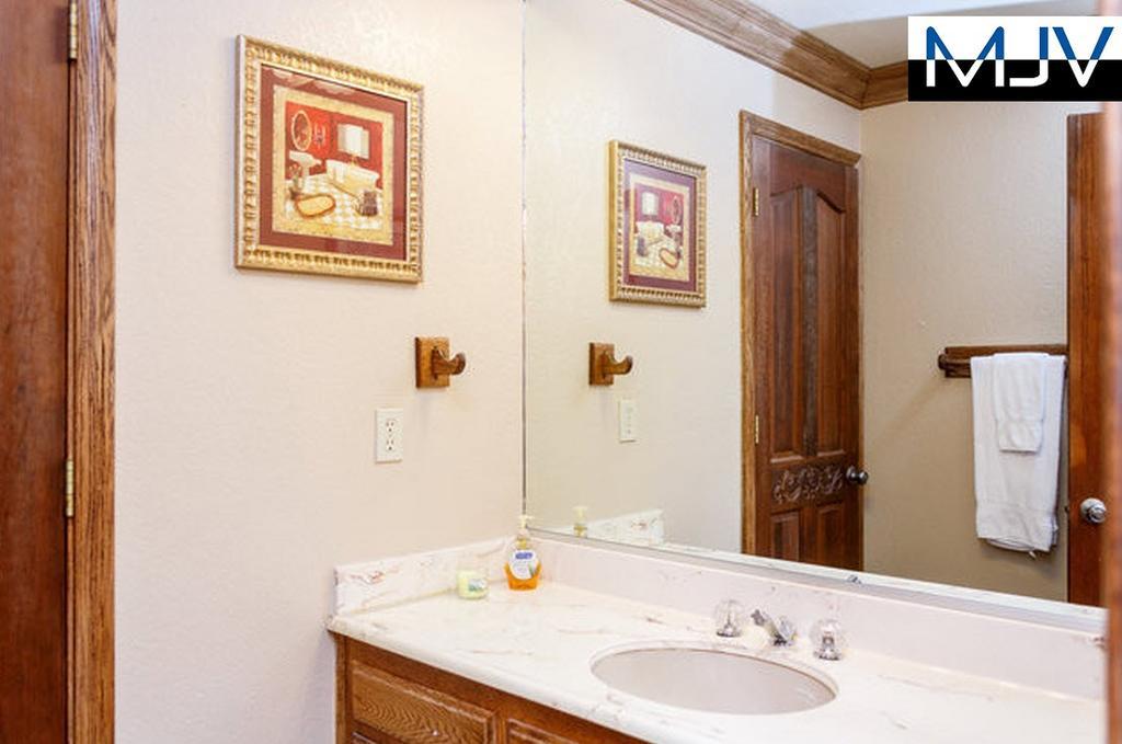 Chateau Bernina Lake Arrowhead Exterior photo